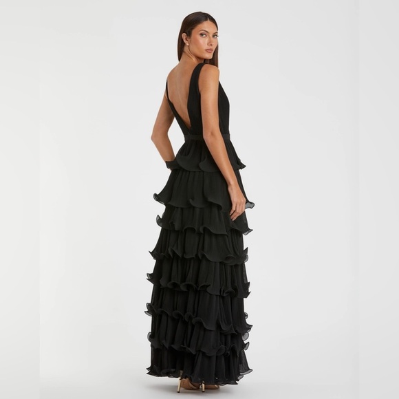 IEENA FOR MAC DUGGAL 49054 NWT
Black Sleeveless Ruffle Tiered V Neck Gown - Picture 3 of 7